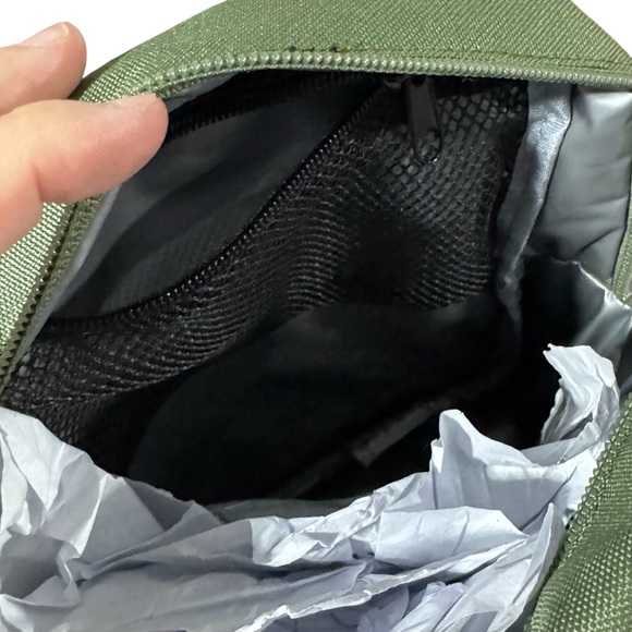 Billabong Green and Black Cooler Bag with Modern Design - Picture 6 of 7